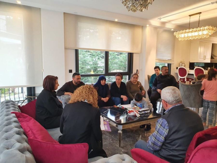 Ordu’ya Gelen Depremzede Ailelerine Vali Eşinden Destek