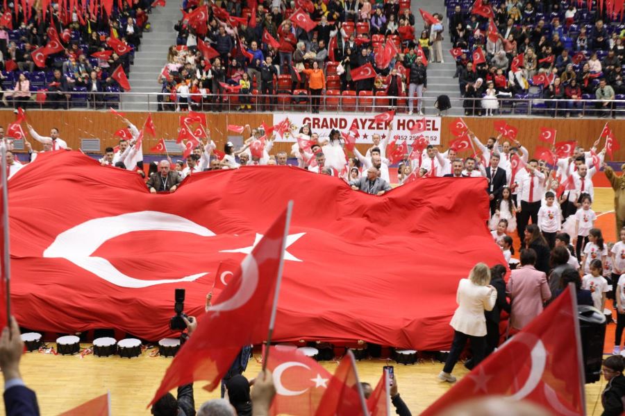 23 Nisan Ulusal Egemenlik ve Çocuk Bayramı Törenlerle Kutlandı