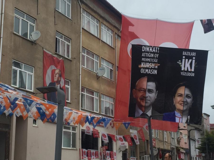Bu pankartları kim astı?