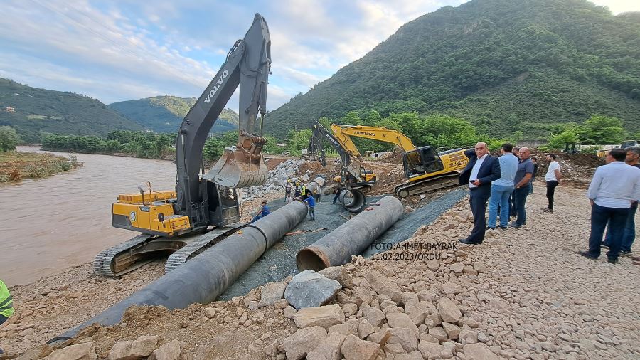 Ordu’da heyelanda patlayan ana su borusu onarılıyor