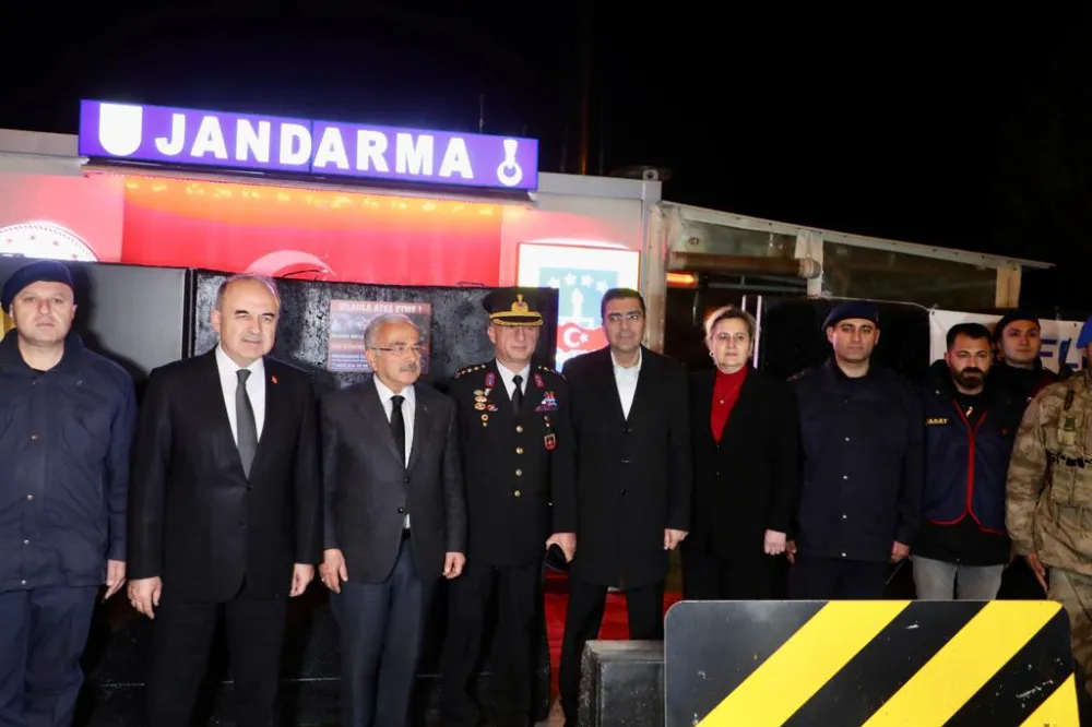 Vali Erol,Yılbaşı Gecesi Çalışan Kamu Görevlilerini Ziyaret Etti