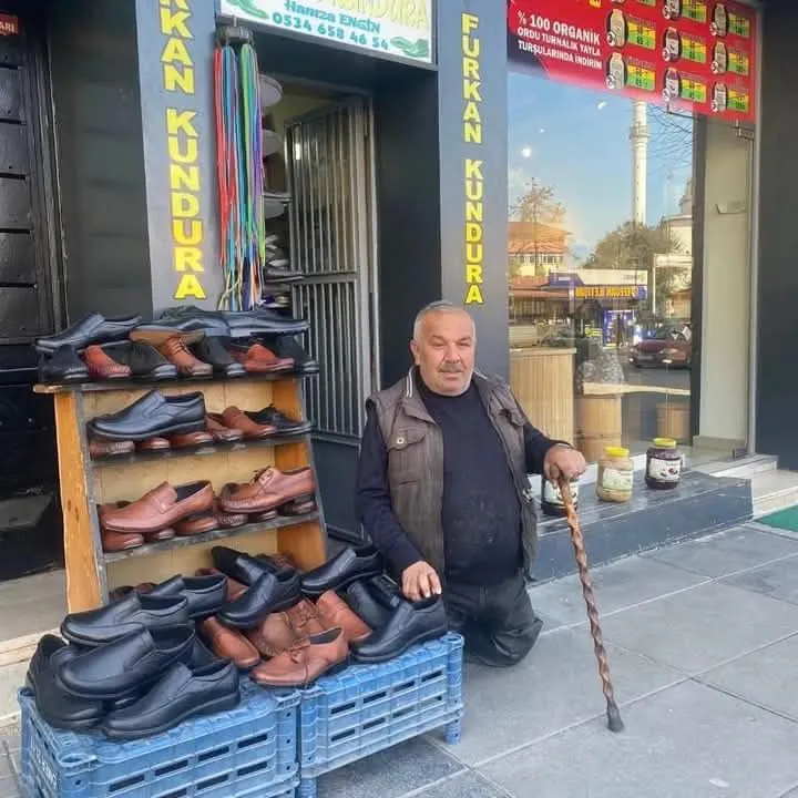 Hiç Ayakkabı Giyemeyen 35 Yıllık Kundura Ustası Vefat Etti