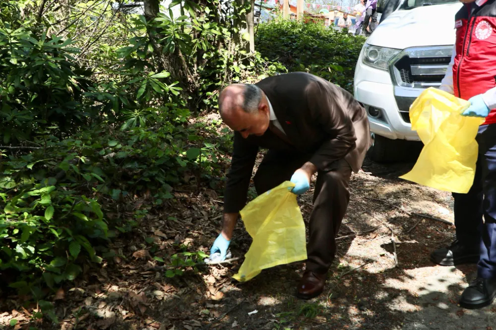Vali Erol, Yoroz Kent Ormanı’nda Çöp Topladı