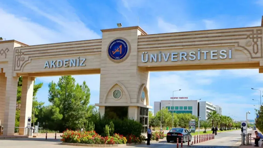 Akdeniz Üniversitesi eski dekanın profesörlüğünü iptal etti