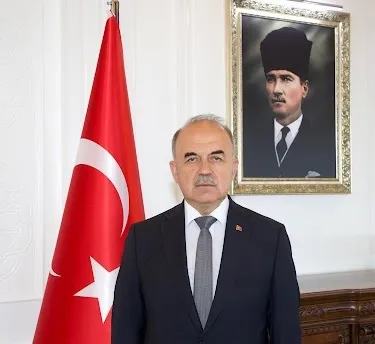 Vali Muammer Erol’dan Karadeniz Bayrak Gazetesi’ne Kutlama Mesajı