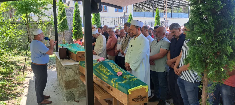 Trafik kazasında yaşamını yitiren iki kişi toprağa verildi